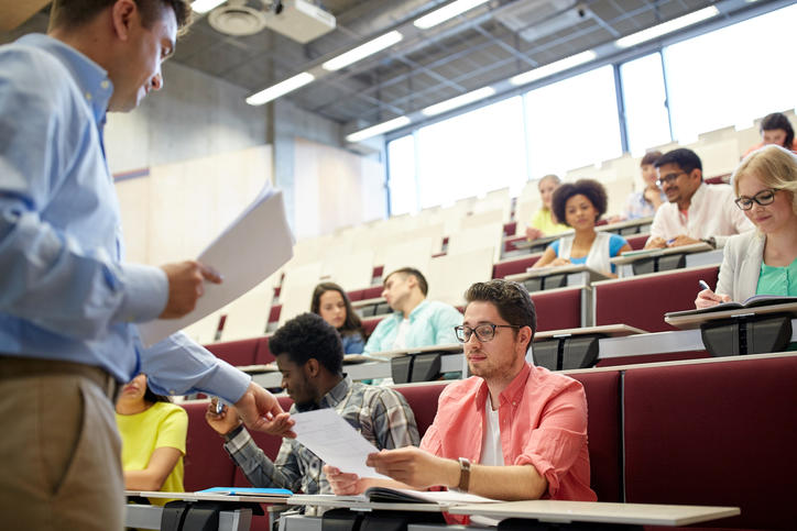 Etudiants dans l'amphithéâtre d'une université française Excellence